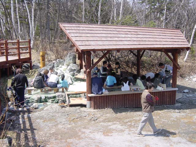http://www.secret-japan.com/onsen/pic/Doutou%20-%20109%20-%20Kawayu%20Onsen%20Ashiyu.jpg
